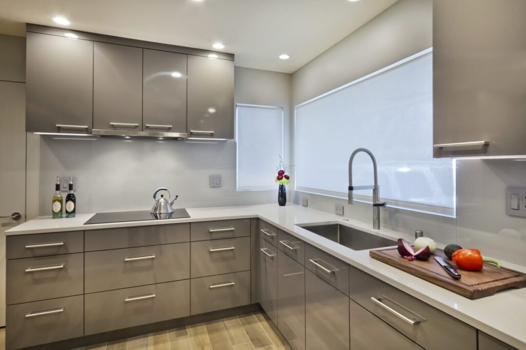 grey gloss-kitchen-cabinets1